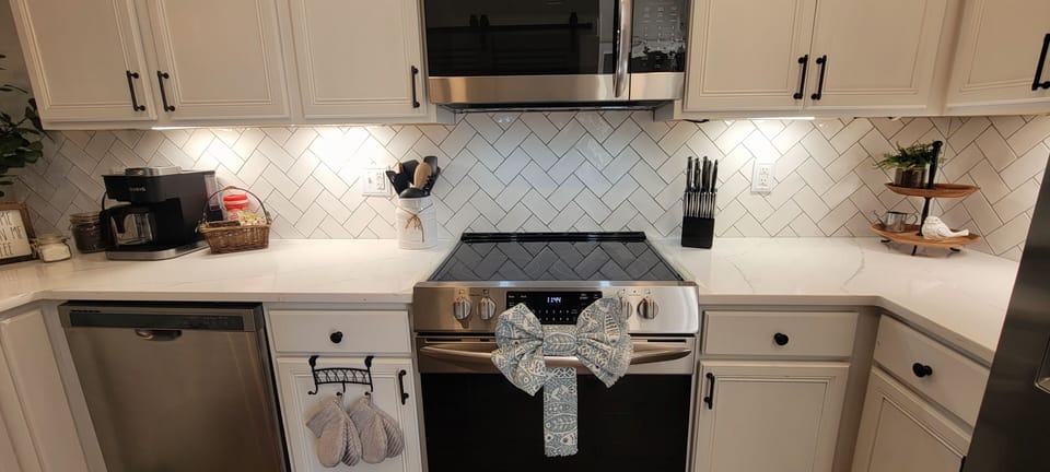 New microwave & range with convection & airfry. 