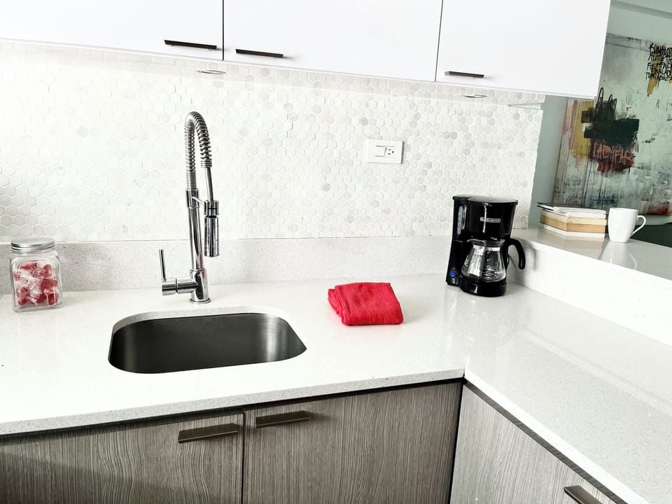 Fully equipped kitchen with coffee machine, tea kettle, microwave and amenities.