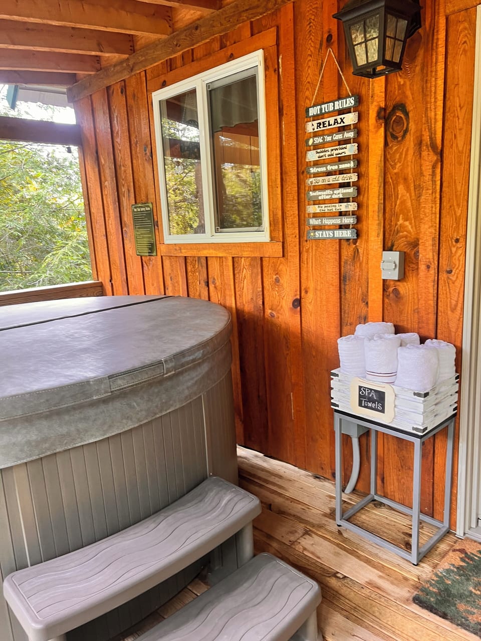 Outdoor spa tub
