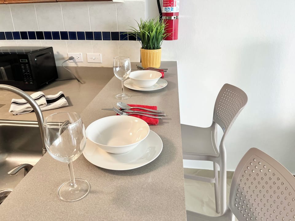 You can also dine at the kitchen counter.
