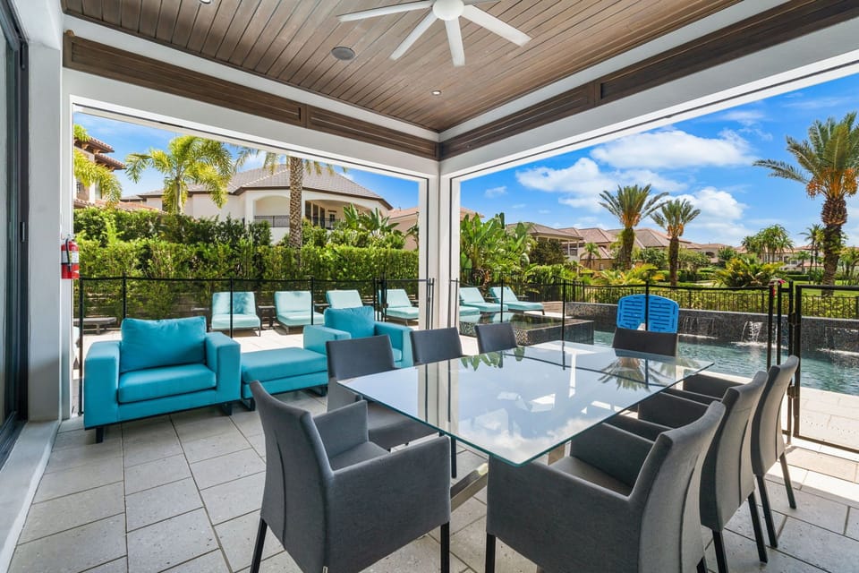 Outdoor Dining and Relaxation