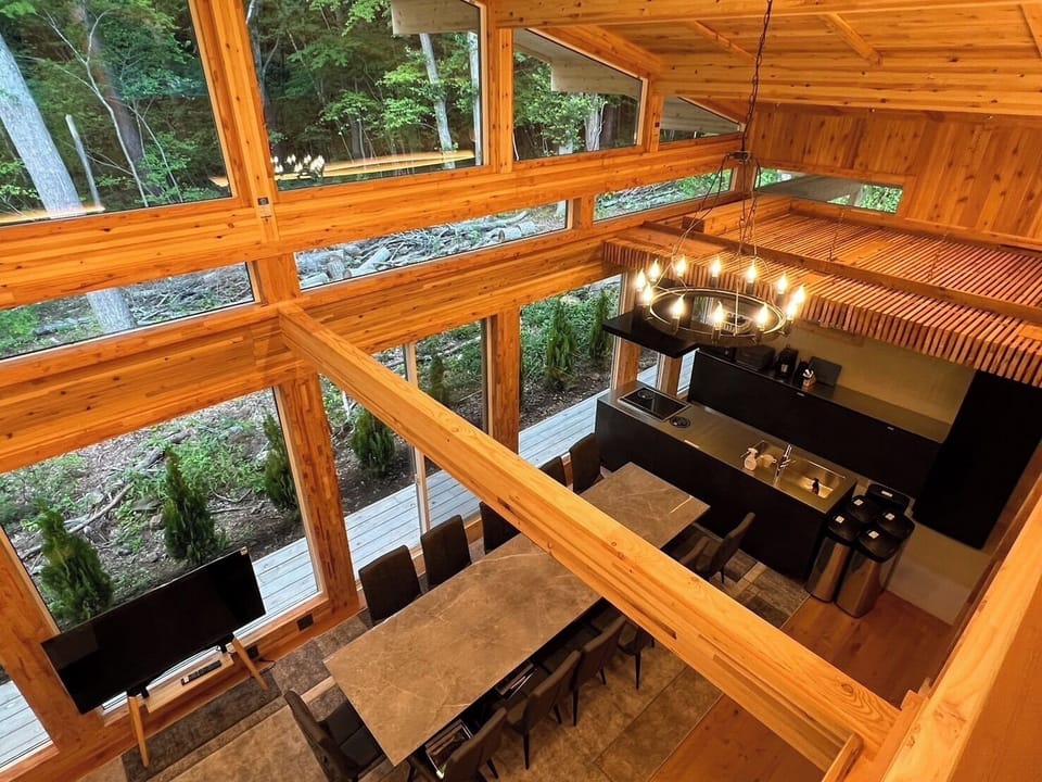 The living and dining room is open-air.