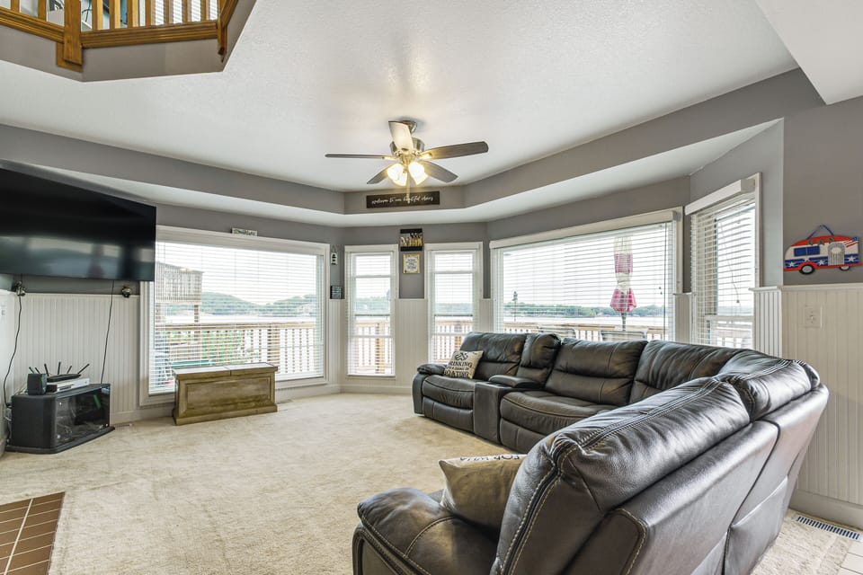 Living Room | 1st Floor | Flat-Screen TV | Fireplace