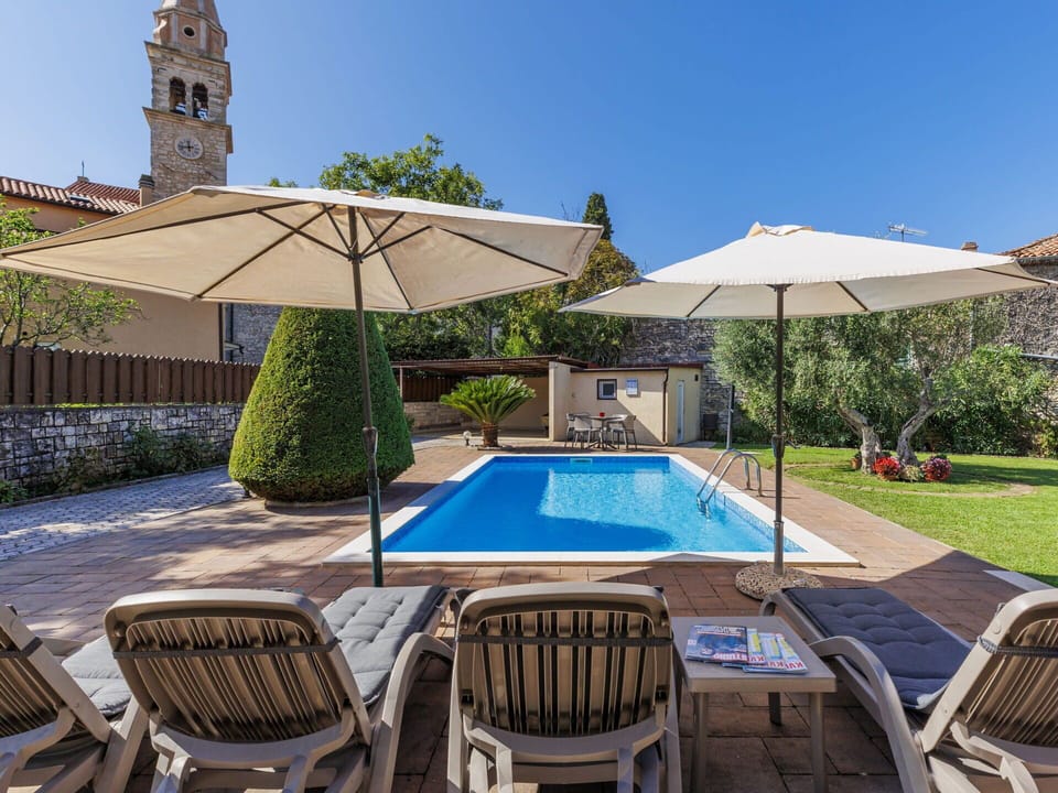 Plant, Building, Property, Sky, Table, Furniture, Water, Swimming Pool, Shade, Chair