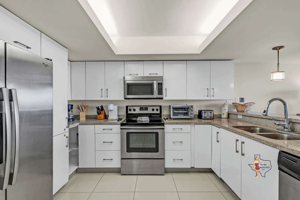 Enjoy a complete kitchen setup with all essential appliances and cookware.