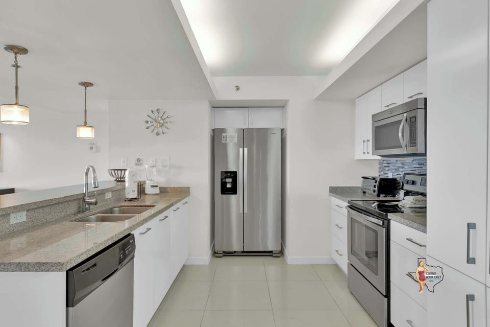 Enjoy a complete kitchen setup with all essential appliances and cookware.