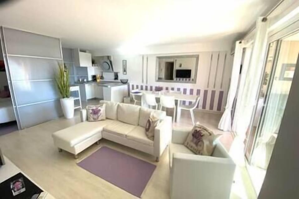 LIVING ROOM (2)