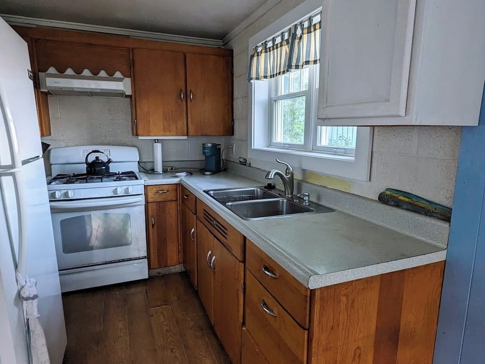 Full kitchen