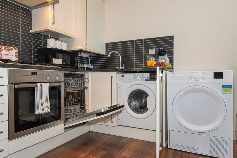 2BDR Flat w/ Aircon in Embankment near Trafalgar Square near Big Ben London Eye