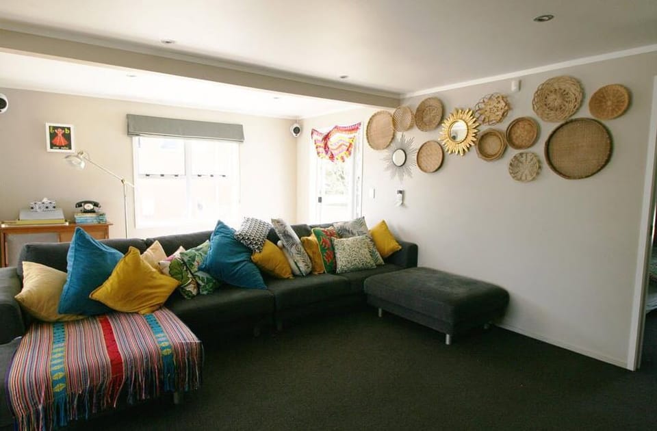 Inside 6