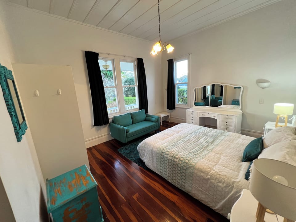 White Queen/King Bedroom