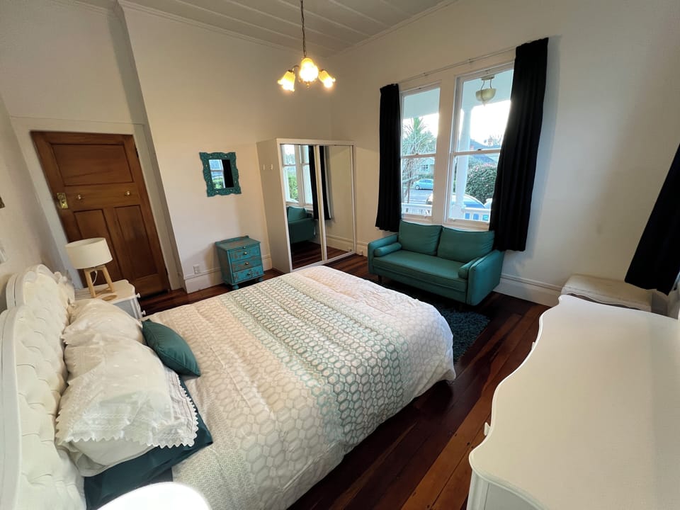 White Queen/King Bedroom