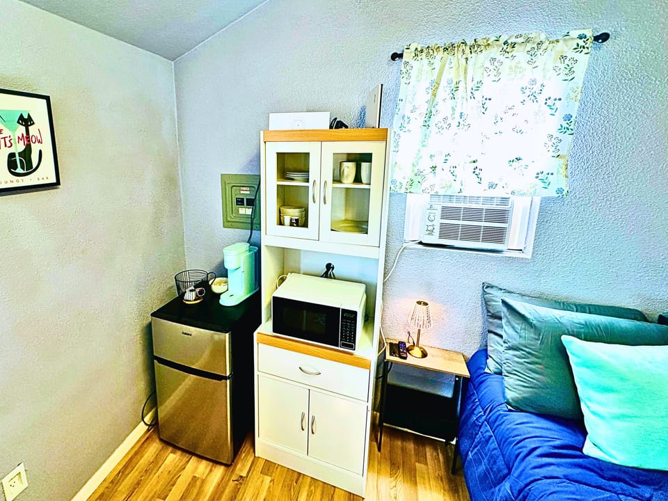 Refrigerator Microwave, Dishes Coffee