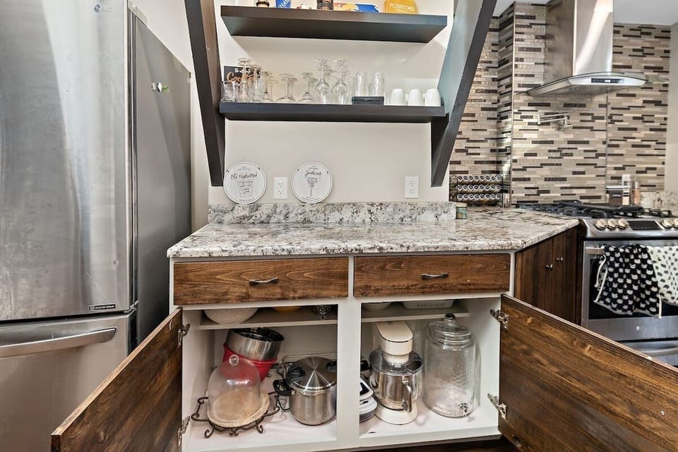 Indoors, Kitchen, Shelf, Cooktop, Pantry