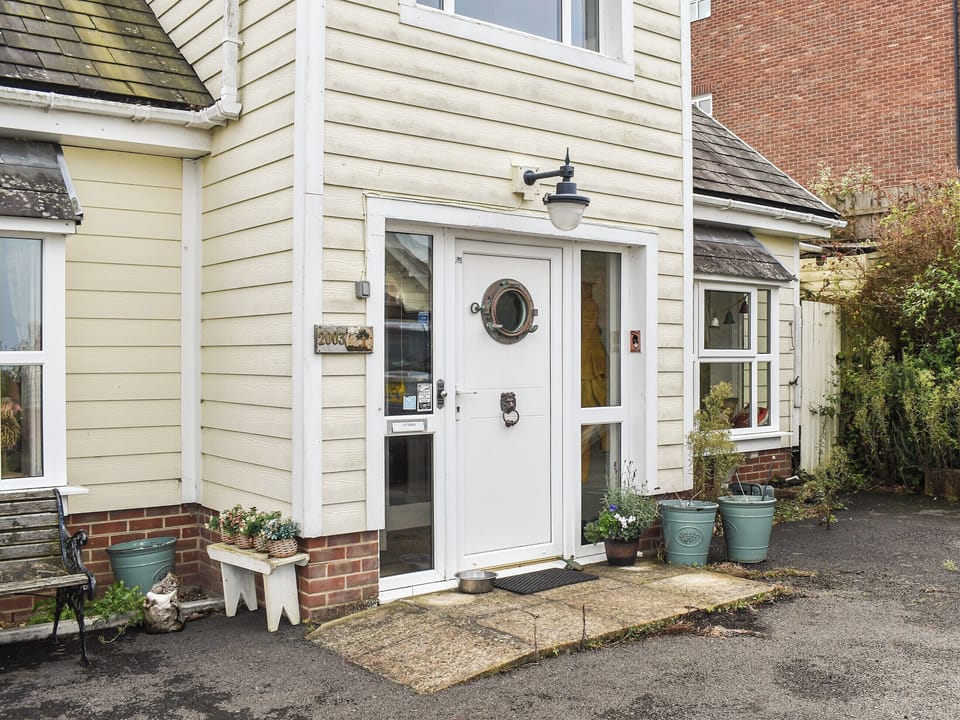 Exterior | Mulberry Lodge, Totland Bay