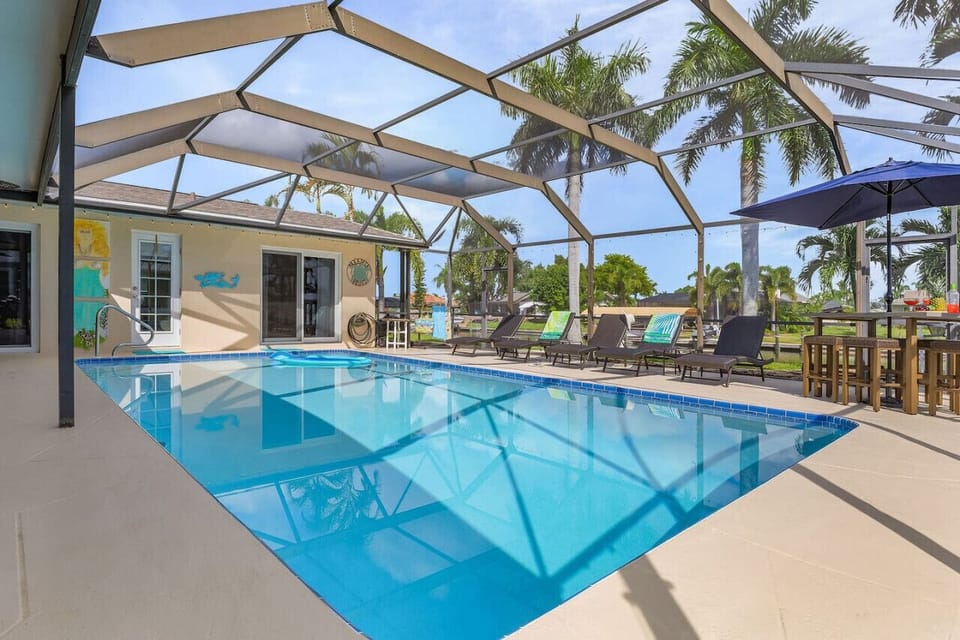 Lanai with Pool, Sun Loungers, Outdoor Furniture, Grill