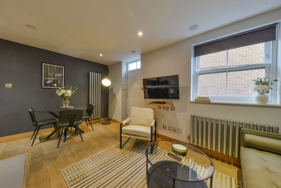 Living Room / Lounge