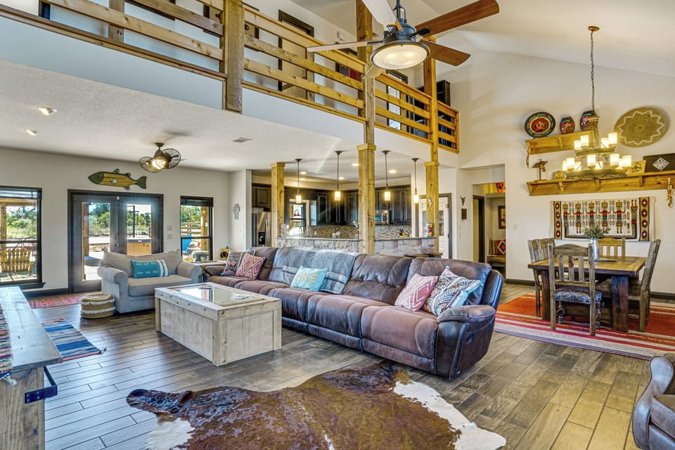 Strawn Vacation Rental | 5BR | 2.5BA | 2,800 Sq Ft | 1 Step Required