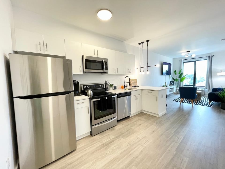 --- Open-concept kitchen, including dining area and breakfast bar ---