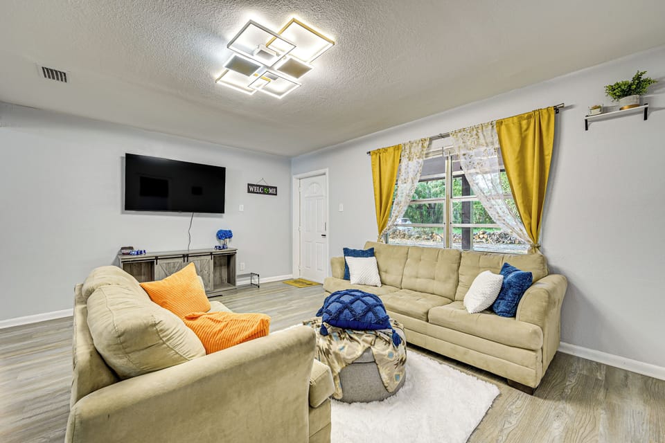 Tampa Vacation Rental | 4BR | 2.5BA | Step-Free Entry | 1,540 Sq Ft