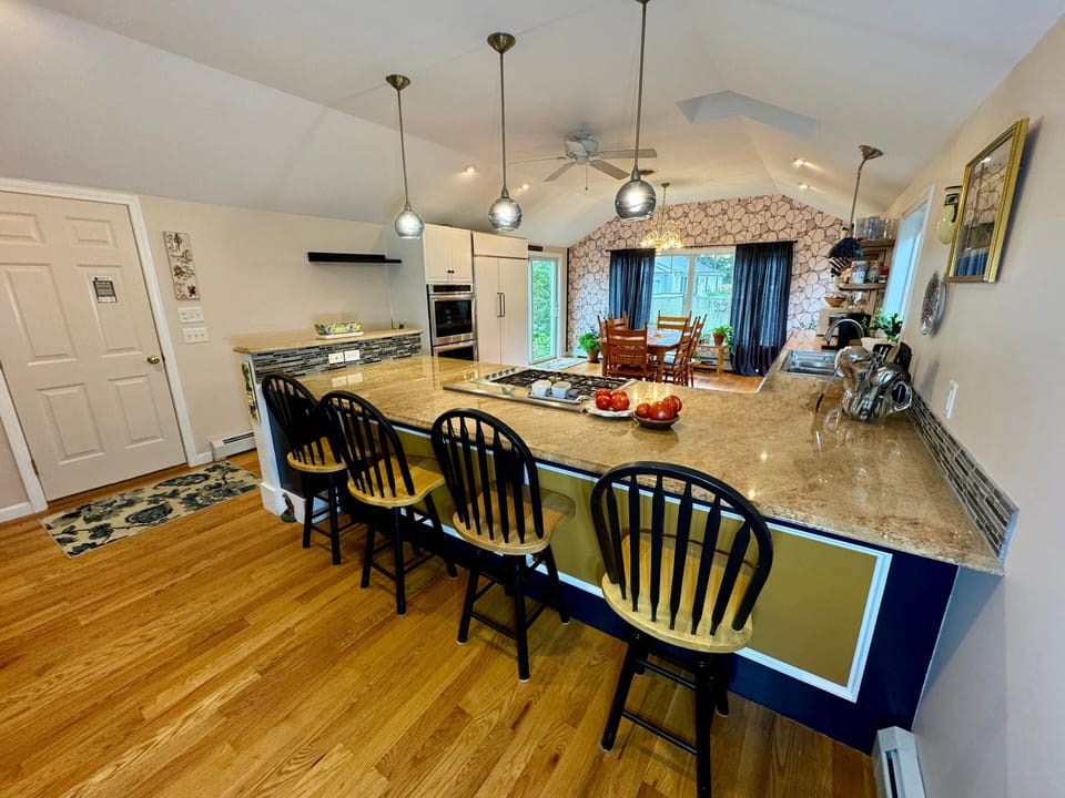 Kitchen / Dining Area