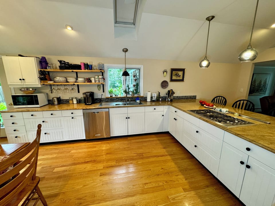 Kitchen / Dining Area