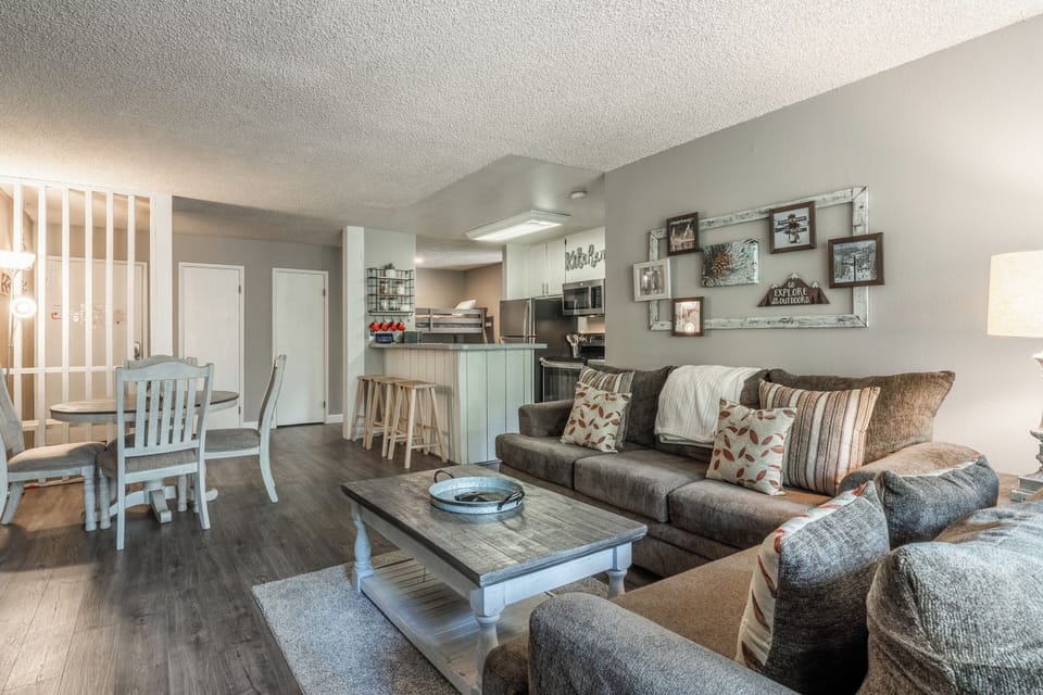 Living Room, Flatscreen TV, Wood Burning Fireplace. Dining Table ( 4 Top )