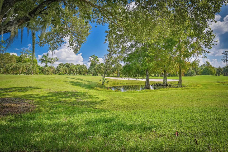 SB813 - The screened in patio offers a beautiful view overlooking the Green
