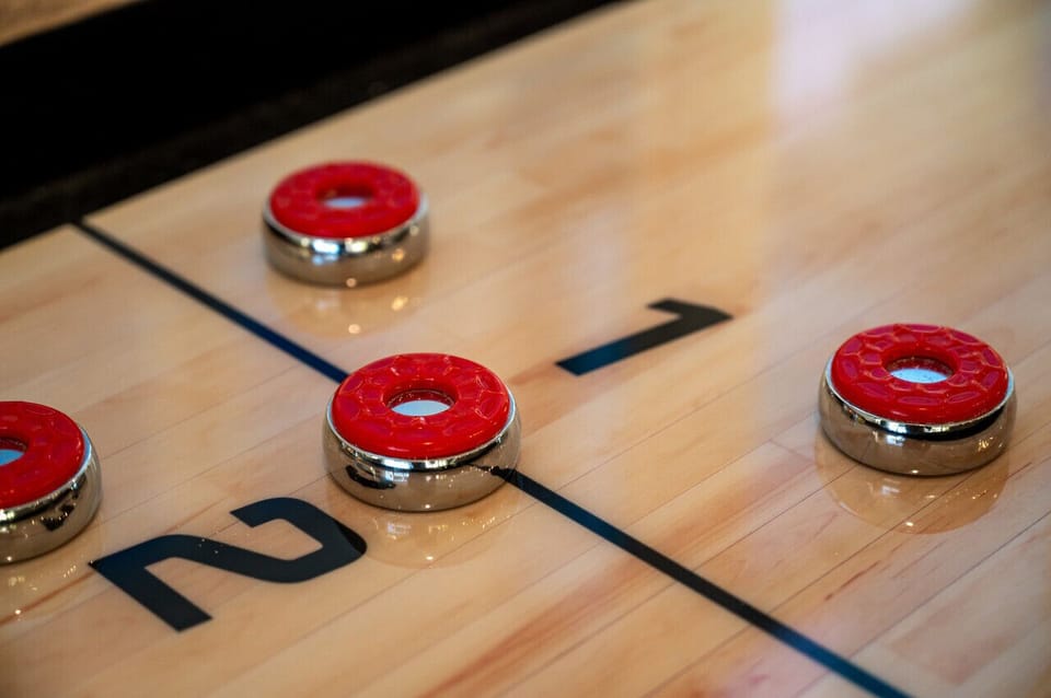 Shuffle board