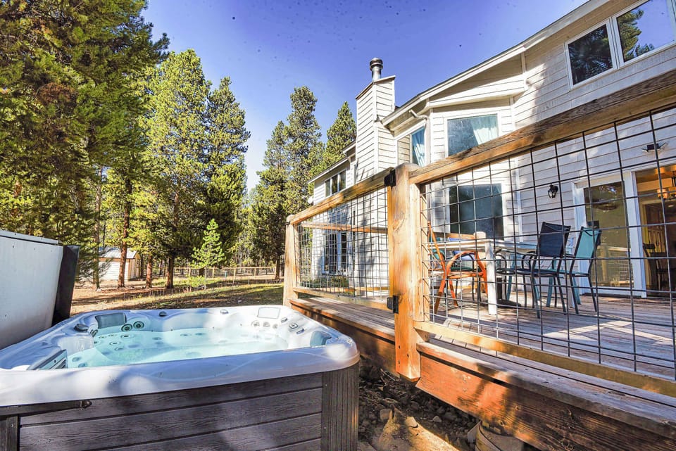【Hot Tub】 Heated year-round. Step out the dining doors, you're in it in ten seconds.