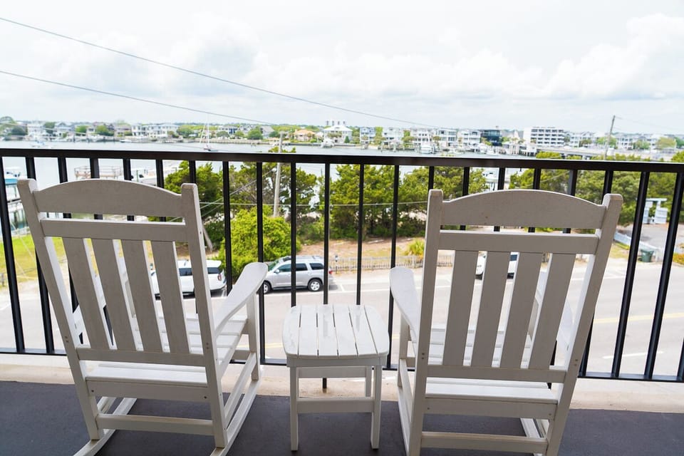 private balcony overlooking Banks Channel