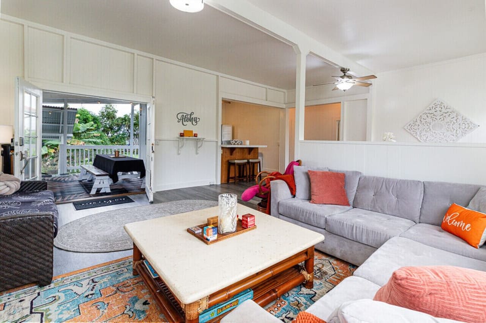 Large Living Room for the whole Ohana!