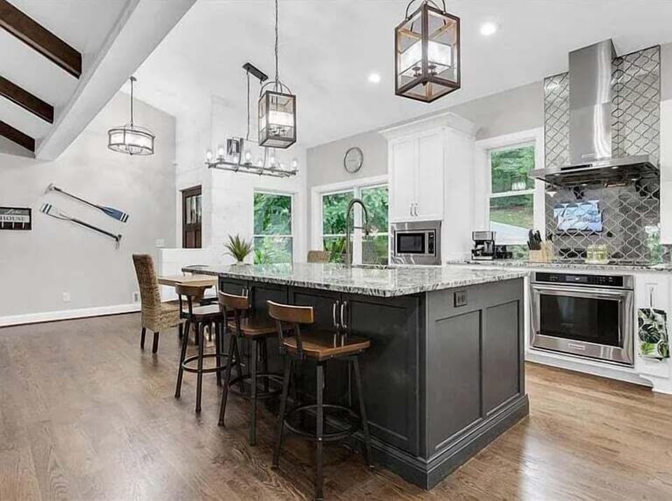 Kitchen/Dining Area