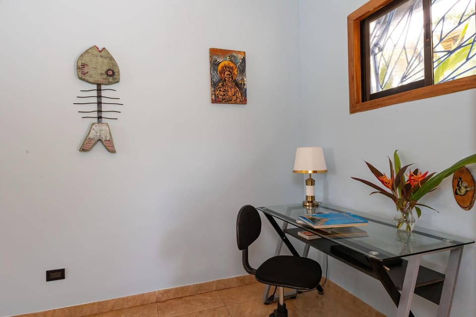 Tropical 3BR Casa Cayena, Private Pool, Wi-Fi & AC (1706)