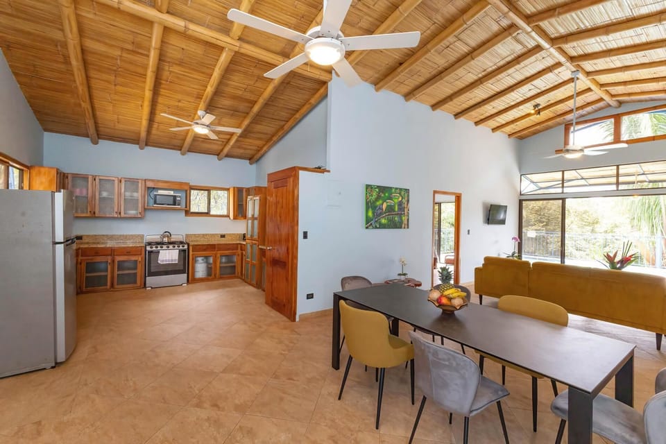 Tropical 3BR Casa Cayena, Private Pool, Wi-Fi & AC (1689)
