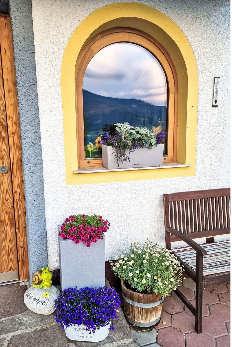 Flower, Petal, Floristry, Flowerpot, Cut Flowers, Houseplant, Floral Design, Artificial Flower, Balcony