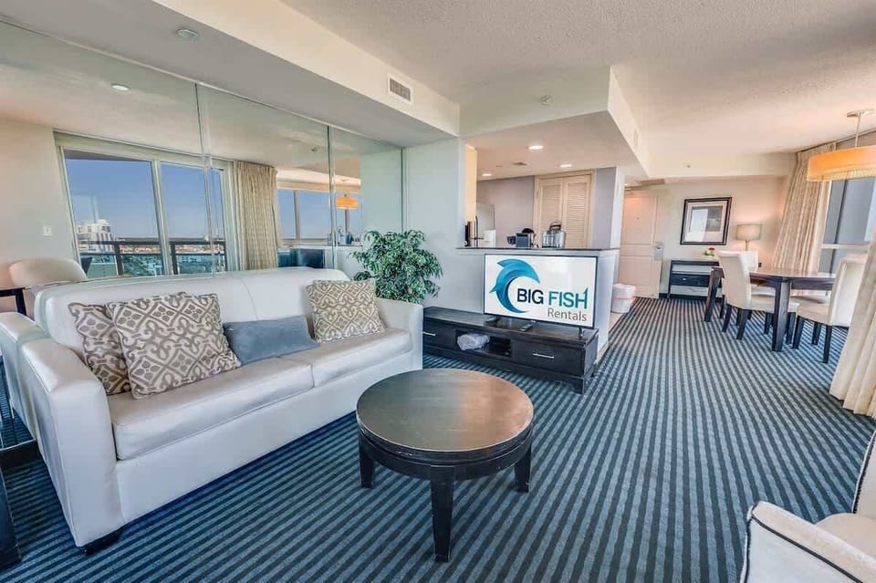 Amazing Living Room with Stunning Views☀️