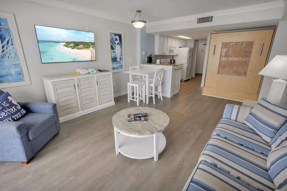 Amazing Living Room with Views of the Ocean ☀️