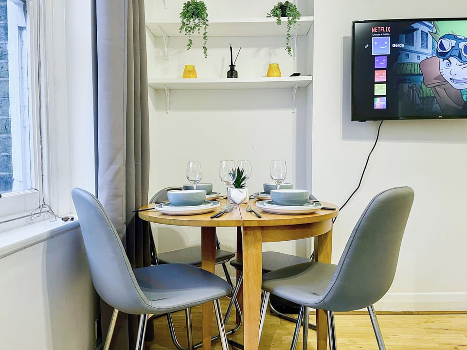 Living & Dining area | Fully furnished flat near Shoreditch, Old Street, Hoxton