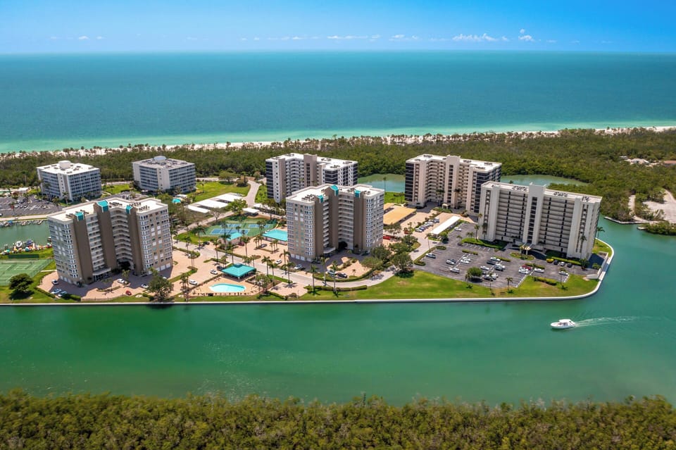 VSC1004 - This unit is located on the 10th floor in building two of Vanderbilt Surf Colony and offers views of Delnor-Wiggins State Park and the Gulf of Mexico. Just a short walk to the beach.