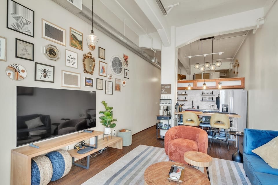 Home Decor, Building, Furniture, Indoors, Living Room