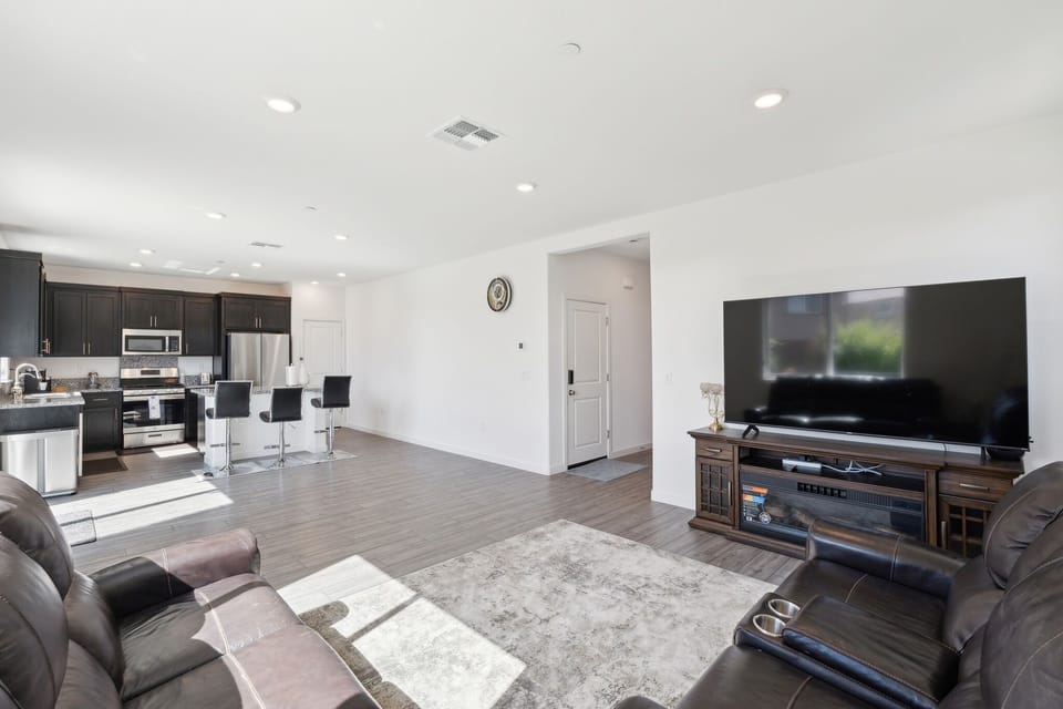 Furniture, Indoors, Living Room, Home Decor, Screen