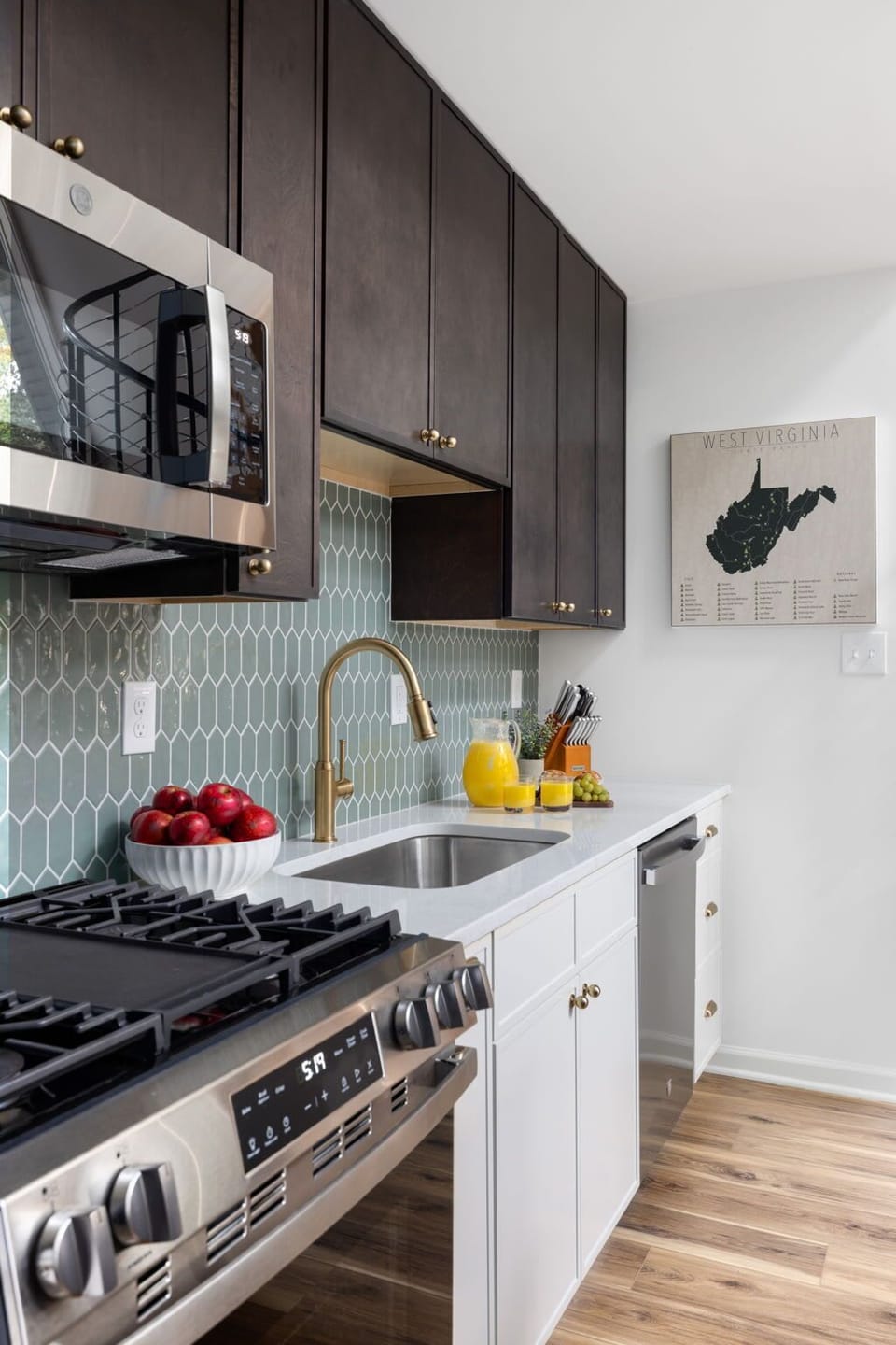 Prepare your favorite meals in the spacious, fully equipped kitchen.