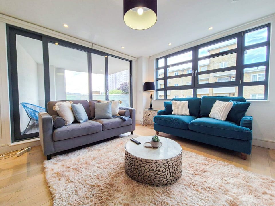 London's 3 Bedroom flat with Private Balcony & Lift few steps from Regent's Park