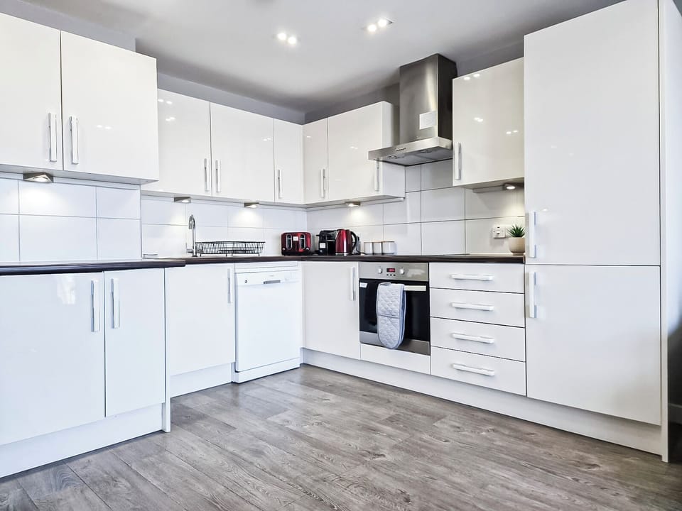 Stylish 3 Bedroom Apartment with private terraces & Lift in Shoreditch, Hoxton