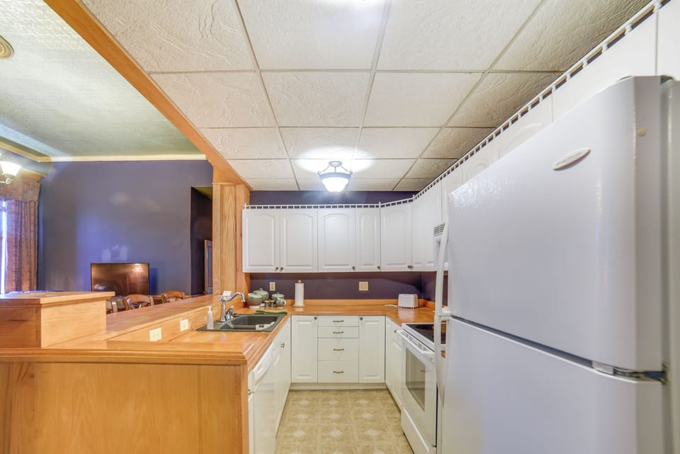 Kitchen | Single-Story Apartment | Central Heating & A/C