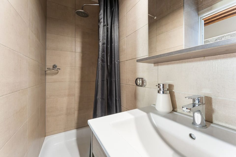 Full bathroom