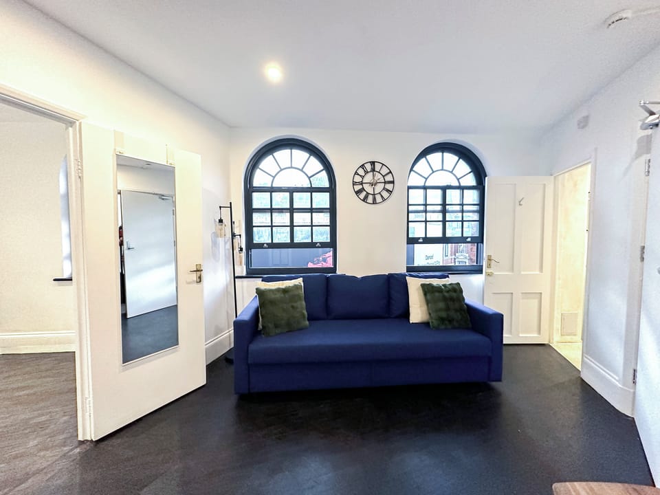 London's 1-Bedroom Apartment with Free WI-Fi in Shoreditch, Old Street, Hoxton
