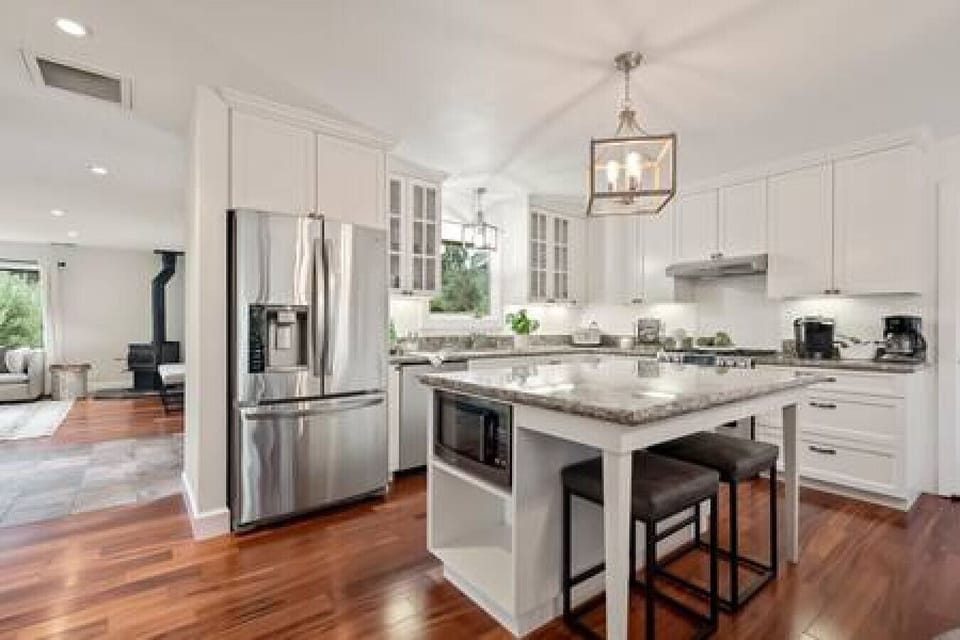 Well equipped Chefs Kitchen