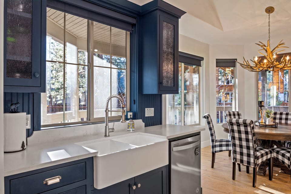 Large, separate sink area for convenient cleaning after meals